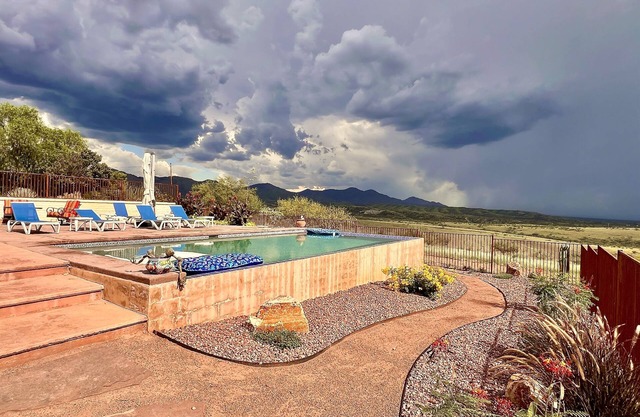 RoadRunner Guest house at Birdsong Retreat