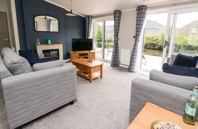 ROBIN LODGE, family friendly, with a garden in St Fillans