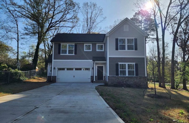 Rock & Relax in our 3-Bedroom Music-Themed Getaway in the heart of Statesville