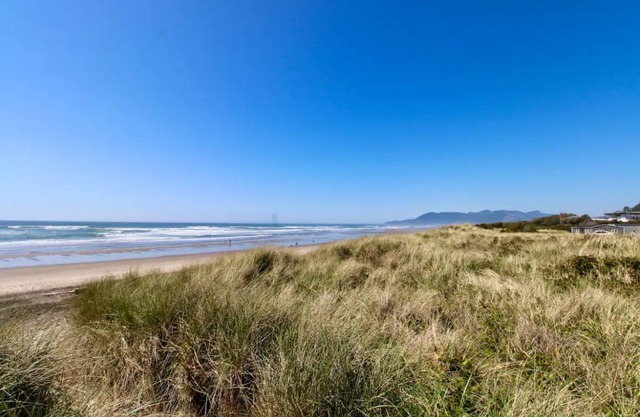 Rockaway Artist's Retreat at the Beach!n30-Day Minimum/Discounts!