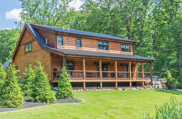 Rockwell: New w/Dock Slip, Hot Tub, Lake Access, Dog Friendly