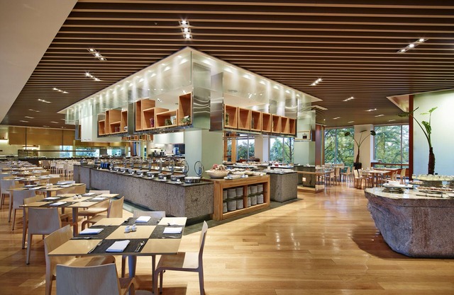 Rolling Hills Hotel