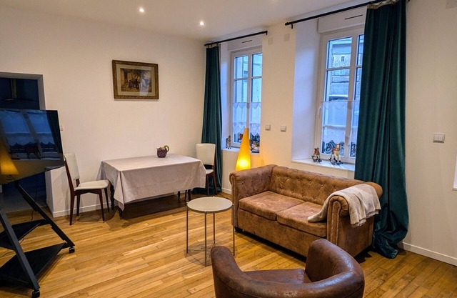 Romantic apartment in Verdun with private parking