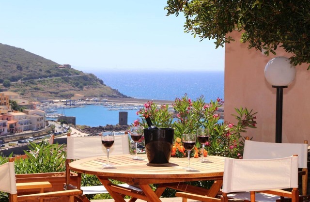 Romantic bay - beautiful sunsets from your garden