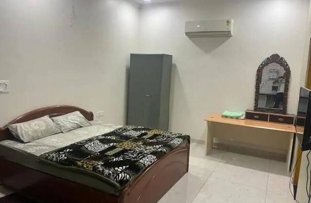 Romantic Big Skyline Terrace Studio in City Heart with in-built Kitchen