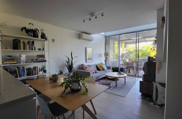 Romantic, bright and quiet loft in Alexandria. Pet friendly