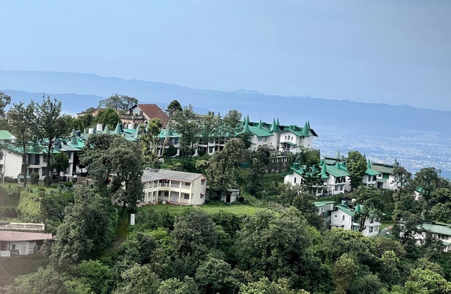Romantic Cottage with gorgeous view of Dehradun and Mussoorie Range