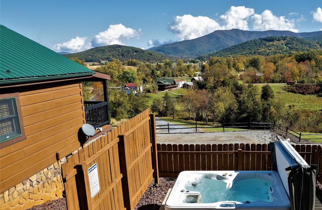 ROMANTIC Couples Log Cabin #9 Escape Hot Tub Fireplace Mountain Views LURAY