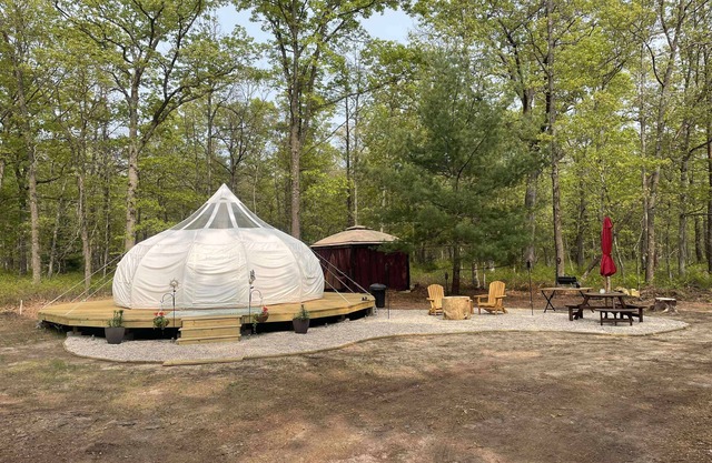 Romantic glamping on a 60 acre horse farm.