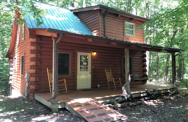 Romantic Hideaway Cabin!