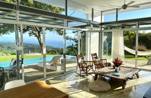 Romantic Luxurious Ocean View 5 Acre Rainforest Estate/Wildlife/Trail/Concierge!