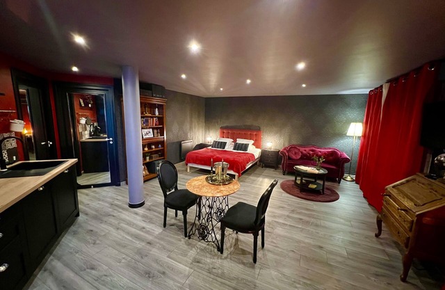Romantic suite with escape game