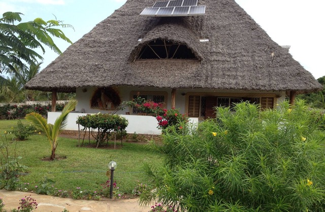 Romantic Villa Cheetah in Marula Park with cook 4 min from the beach