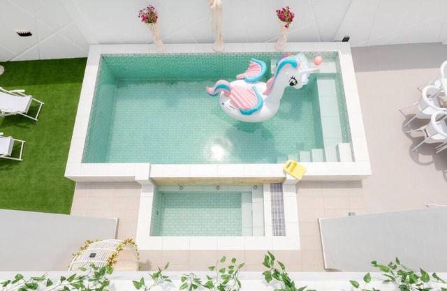 RomenVilla Melaka Pool/Jaguzzi/KTV/BBQ/(16-23pax)