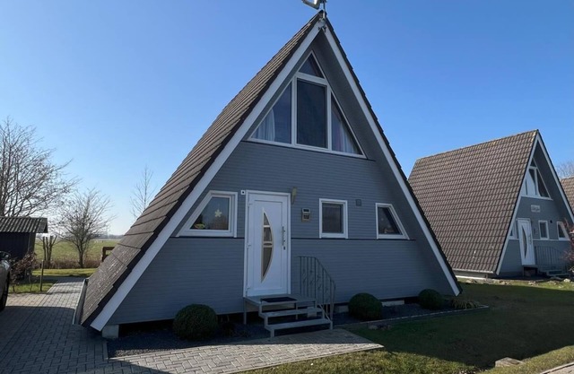 Roof-only house with a view of the countryside - quiet location near Fedderwardersiel marina