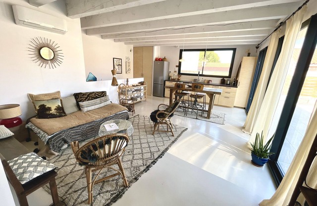 Roof-top artist apartment