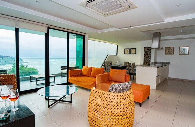 Rooftop Oceanview infinite pool. Poseidon Condo