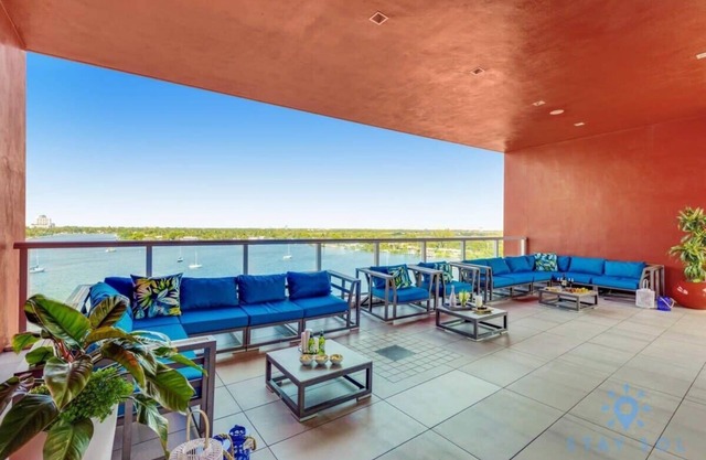 Rooftop Pool + Hot Tub–Hollywood Beach Boardwalk