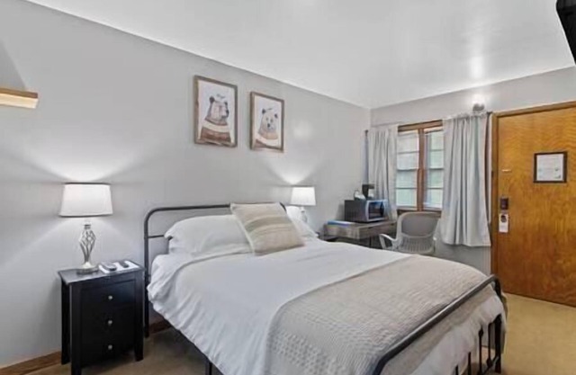 Room 5, Kozy Rest Motel