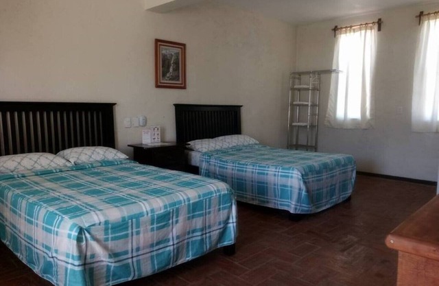 ROOM FOR 4 TWO BEDS SAN PABLO ETLA