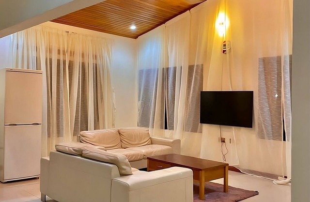 Room-ghouse Room A Ideal For Friends fam