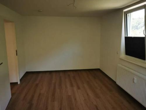 room gukaty, tv entry