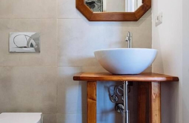 Room Olivo - Full service room with private bathroom