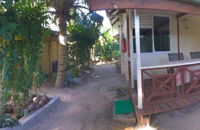 Room Vaiiti 2 pax beach access, air-conditioned kitchen bathroom, free breakfast