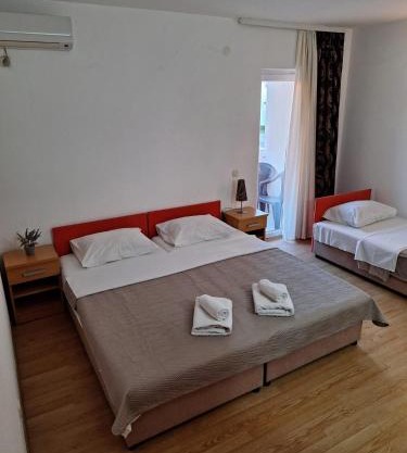 Rooms Džeba