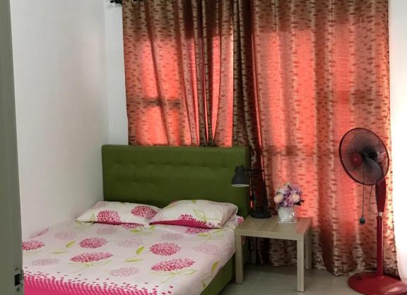 Roomstay in Putrajaya (Female only/Queen bed)