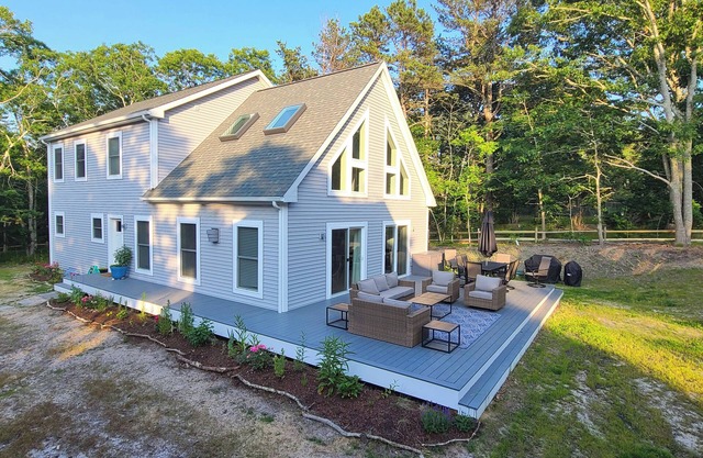 Roomy 3BD+ Home-Central A/C, Deck, Fire Pit, Fenced-in Yard & Outdoor Shower