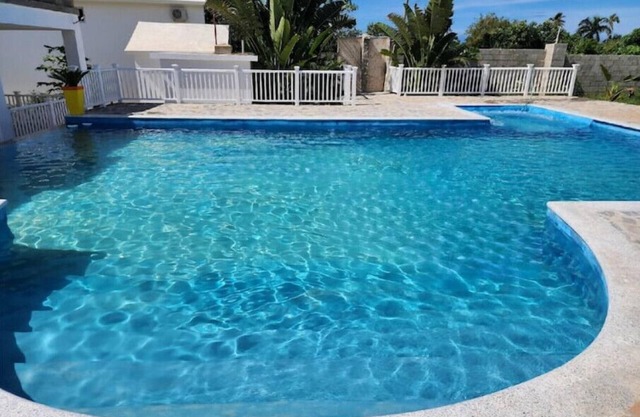 Roomy apartment for 4 people with large pool @ 5 minutes walk to the beachnn