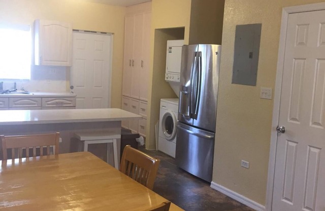 RoseGold Apartment centrally located near beaches and restaurants
