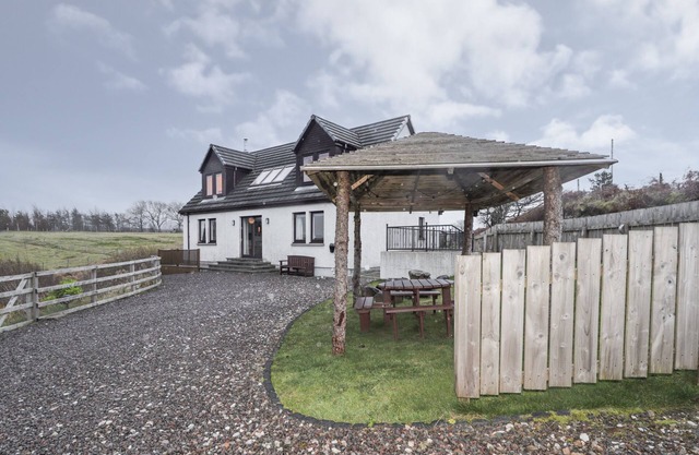 ROSELEA, family friendly, character holiday cottage in Broadford