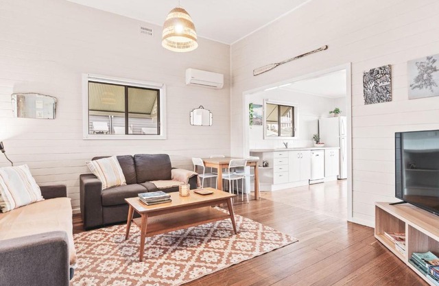 Rosena - The Classic Beach House - 5 Cashmore Street