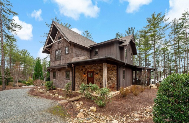 Row House | Lakefront Luxury, Gas Grill & Fire Pit!