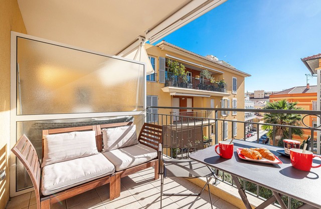 Royal Sunny Apt 200m From Beach, Menton, France