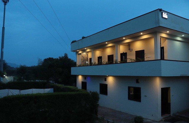 Royal Zayka Hotel & Restaurant