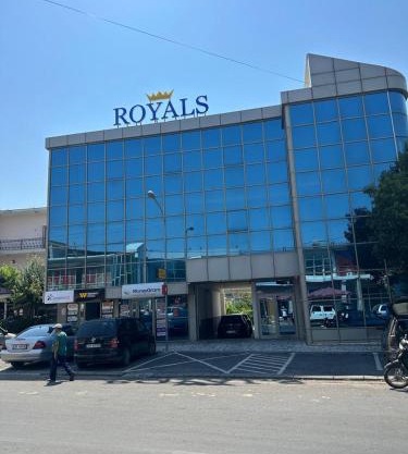 Royals, Mesi Bridge