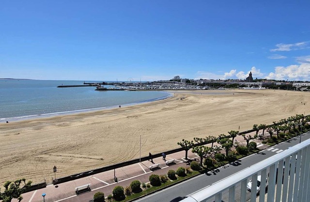 Royan - on the beach - apartment - T3 55m² - France