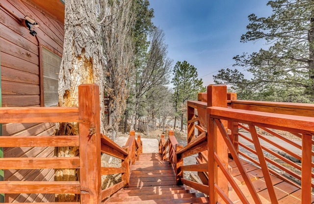 Ruidoso Cabin w/Deck ~ 1 Mi to Midtown!