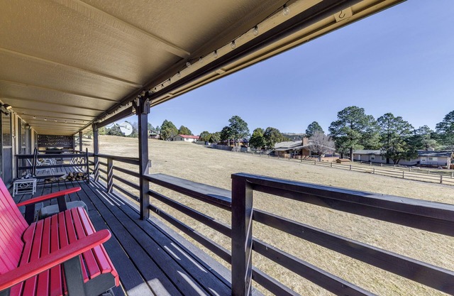 Ruidoso Condo w/Golf View ~ 17 Mi to Ski Apache!