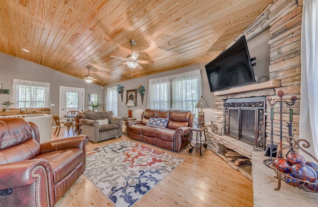 Ruidoso Mountain Cabin w/Deck, 1 Mi to Hiking