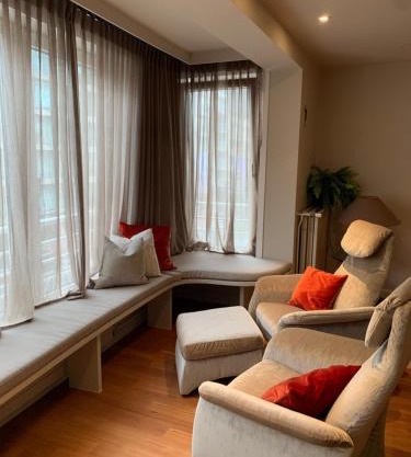 Ruim appartement vlakbij zee met parking