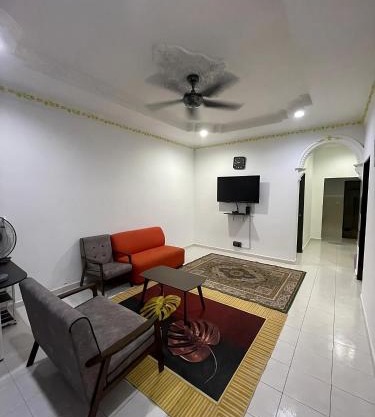 RUMAH 3br 2ba KT Atas Tol - Wifi , Parking & Netflix