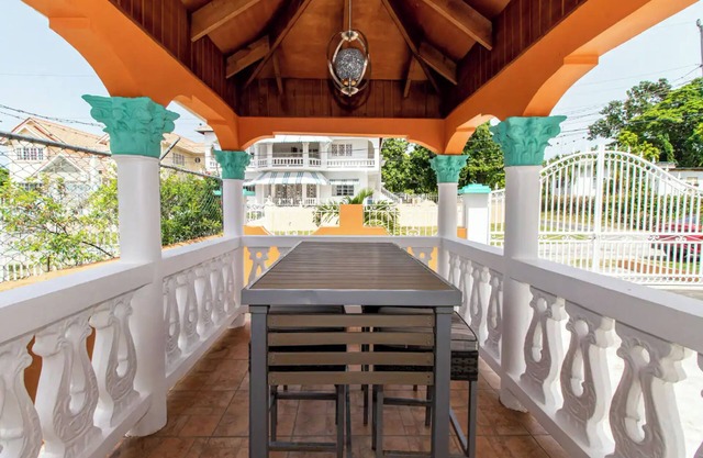 Runaway Bay Gem Villa