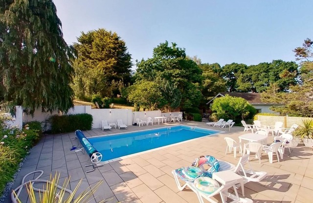 Rural house, private heated pool and plenty of space