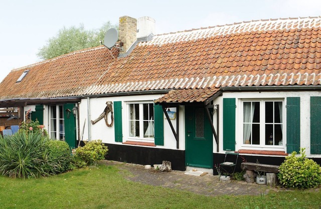 Rustic cottage near the beach on Ortstand of Oostduinkerke.