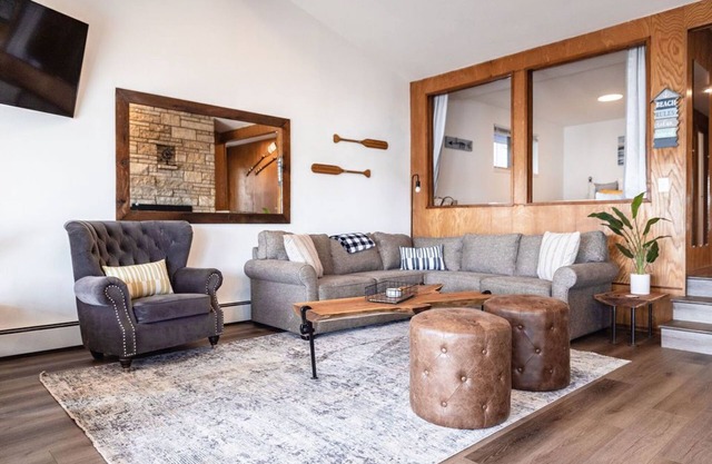 Rustic Lake House - Family Fun!