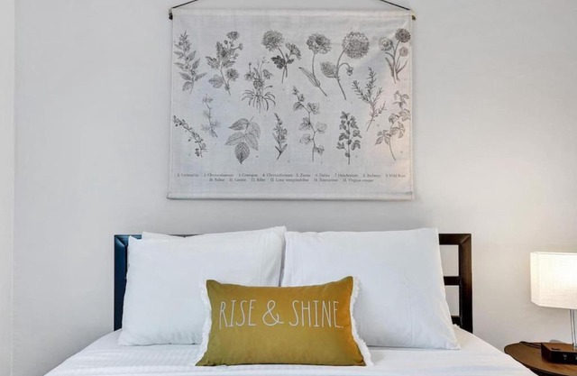 Rustic Retreats Beachy 1BR for 4 guests in the heart of Fort Lauderdale